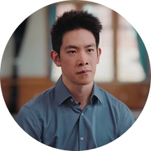 神韻主要領舞演員黃景洲(Piotr Huang)肖像